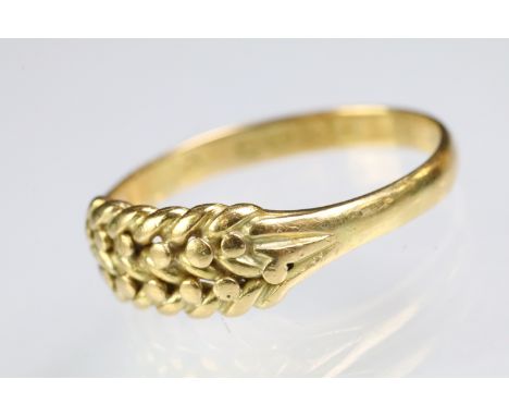 Early 20th Century 18ct gold hallmarked keepers ring. Hallmarked Chester 1919. Size T. 