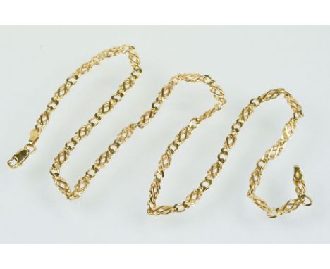 Hallmarked 9ct gold fancy link necklace chain with a lobster clasp. Clasp import marked Sheffield 1998. Measures 18 inches. 