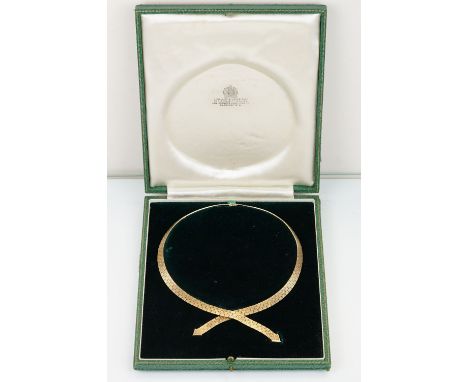 1980s vintage 9ct gold hallmarked textured cross over necklace with pointed terminals and box clasp. Hallmarked with date let