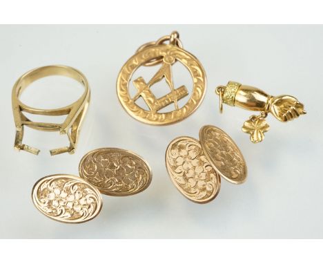 Group of gold jewellery to include a pair of 9ct gold hallmarked oval head cufflinks, hallmarked 9ct gold masonic pendant goo