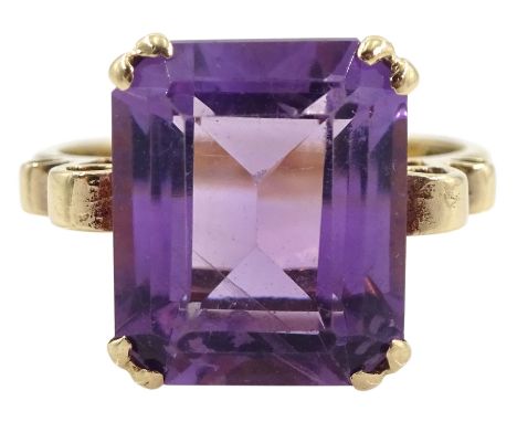 Gold single stone amethyst ring with scroll design shoulders and heart gallery, stamped 9ct