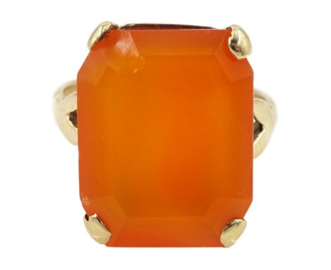 10ct gold single stone rectangular carnelian ring