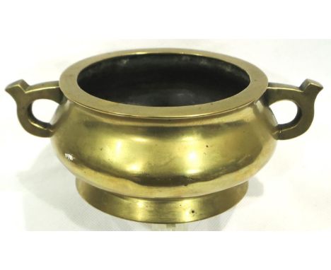 Chinese bronze censer, with impressed seal mark to base, D: 13 cm, slight dents. Thick brass to interior, some pitting, small