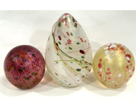 Three Isle of Wight glass paperweights including a Kyoto cherry egg paperweight, no crack or chips, H: 11 cm. P&amp;P Group 2
