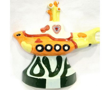 Bairstow Manor Beatles yellow submarine, H: 17 cm, no cracks or chips. P&amp;P Group 2 (£18+VAT for the first lot and £3+VAT 