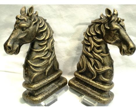 Bronzed cast iron horse head bookends, H: 25 cm. P&amp;P Group 2 (£18+VAT for the first lot and £3+VAT for subsequent lots) 