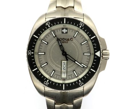 ZODIAC: Speed Dragon gents titanium cased quartz wristwatch, with day and date apertures, circular dial on a titanium bracele