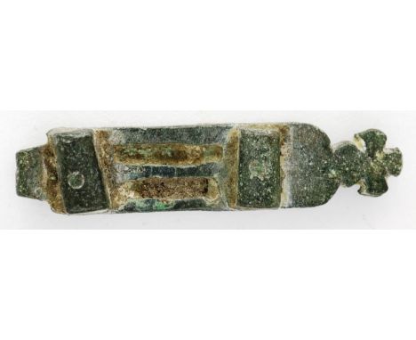 Cross Saxon with Christian design strap end, L: 30 mm. P&amp;P Group 0 (£5+VAT for the first lot and £1+VAT for subsequent lo