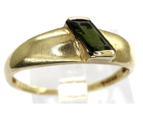 9ct gold ring set with a single emerald, size O, 1.6g. P&amp;P Group 1 (£14+VAT for the first lot and £1+VAT for subsequent l