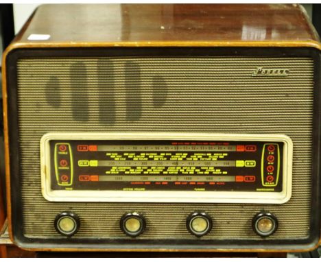 Sobell radio model 636.W.F. P&P Group 2 (£18+VAT for the first lot and £3+VAT for subsequent lots)All electrical items in thi