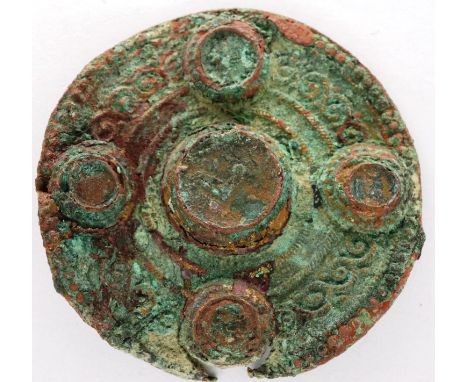 Saxon wheel design badge, D: 25 mm. P&amp;P Group 0 (£5+VAT for the first lot and £1+VAT for subsequent lots) 