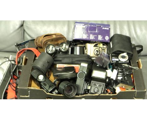 Mixed cameras and camera equipment including an Olympus X-840, flashes and others. P&amp;P Group 2 (£18+VAT for the first lot