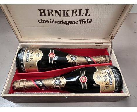 A wooden presentation case with 2 bottles of HENKELL Trocken Special Reserve sparkling wine 