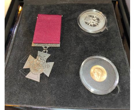 The First World War Victoria Cross Commemorative Set comprising replica medal, Gibraltar 0.999 fine silver crown, 2018; a GV 