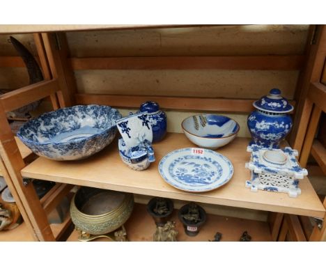 A small collection of Chinese and Japanese blue and white porcelain. (7) 