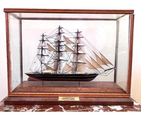 EXCEPTIONALLY FINE CASED MODEL OF THE CUTTY SARK BY DAVID BRADLEY OF EASTWAY EPSOM, CIRCA 1970, CASE APPROX 23 x 29 x 10cm

 