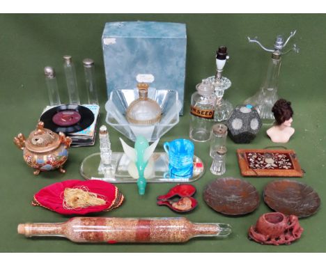 Sundry lot Inc. Mother of pearl inlaid cover, Durand glass bowl, dressing jars, 45 RPM singles, Oriental plaques, smokers pip