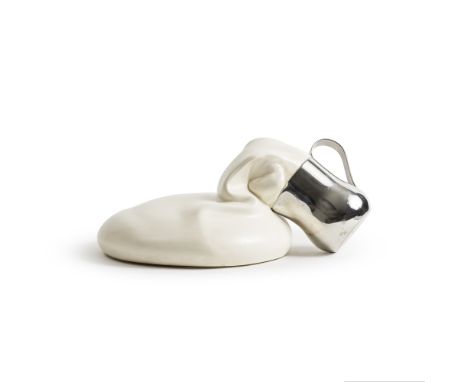 CÉSAR (CÉSAR BALDACCINI) (1921-1998)Expansion, 1989 Résine blanche et petit pot de lait en métal argenté Signé et numéroté 16