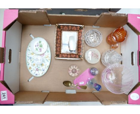 Misc tray lot of items to include 2 brass spoons, 8 pcs glass inc. Caithness and 5 ceramic pcs inc. Minton and Wedgwood. (15)
