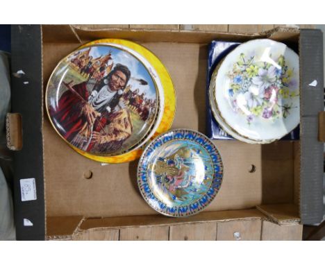A mixed collection of ceramic plates including Royal Doulton limited edition archives pieces 