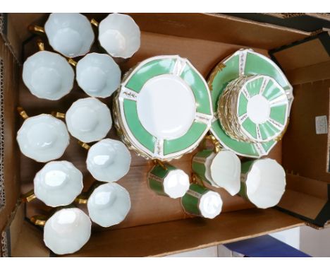 A collection of Sadlers tea service ware in green and guilt edged design (41)  