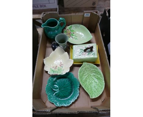 A good mixed collection of Carltonware and Wedgwood cabbage patterned items (some in Australian design) etc