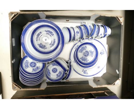 A collection of Spode Fitzhugh tea and dinnerware to include side plates, cups, saucers, dinner plates etc 