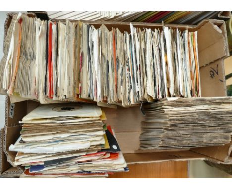 A collection of 1970's singles to include Slade, T-Rex, John Lennon and many general pop titles etc
