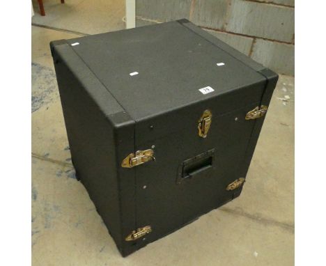 Heavy duty amplifier flight/travel case
