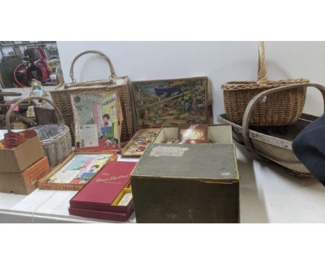 A mixed lot to include vintage jigsaw puzzles to include The Chad Valley Noah's Ark and others (completeness not confirmed) t