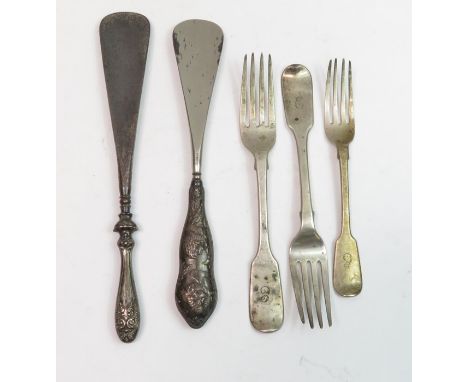 A pair of William IV silver fiddle pattern dinner forks; a similar dessert fork; 183 g gross; and two shoe lifts             