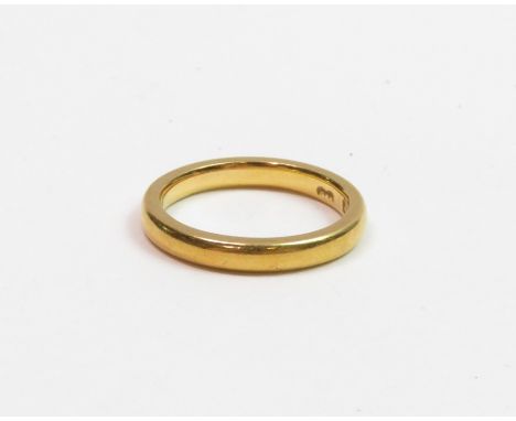 A 22 carat gold plain wedding ring, 4.3 g gross                         