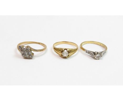 A single stone diamond ring, stamped ‘18ct Plat’, the brilliant cut, of approximately 0.2 carats, with a trio of diamonds to 