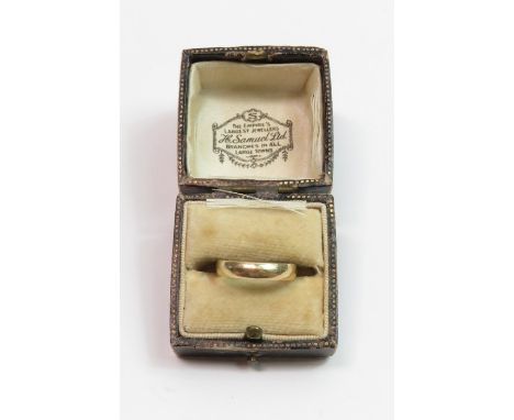 A 9 carat gold plain wedding ring, 2 g gross                                   