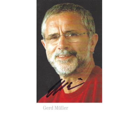 Gerd Müller signed Bayern Munich 6x4 inch colour promo photo. Good Condition. All autographs come with a Certificate of Authe