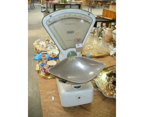 A Set of vintage Avery shop scales.