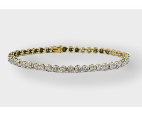Stilvolles Tennisarmband 18 K Gold, bicolor, gestempelt. Gegliedertes rundes Tennisarmband mit 45 Diamanten von zus. ca. 2,50