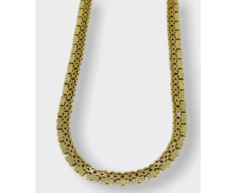 Klassisches Collier 14 K Gelbgold, gestempelt. Sehr feine Juwelierarbeit des Colliers mit geometrischen und wellenförmigen Gl