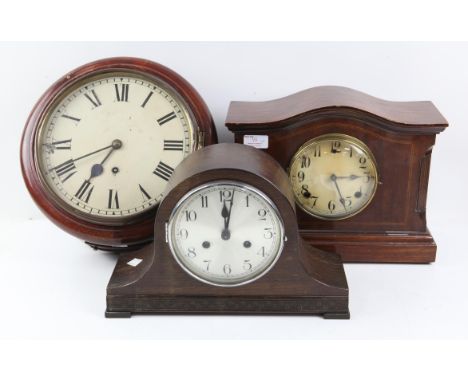 20th century mahogany wall clock, single train movement, diameter 33cm, together with a Napoleon hat oak mantel clock, moveme