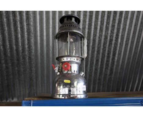 An Anchor pressure lantern with swing handle