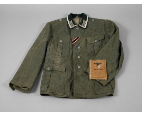 Uniformjacke 2. WeltkriegFeldbluse mit vier Taschen eines Wehrmachtssoldaten, Zickzackkragen mit Silberborte, Einheitskragens