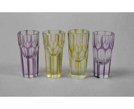 Vier Schnapsgläser Meyr´s Neffein der Art von Otto Prutschers Stängelgläsern um 1912, massives farbloses Glas, uranfarben und