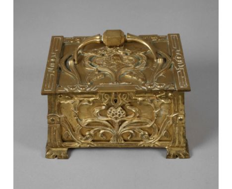 BronzeschatulleSpanien, um 1900, am Boden Gießereistempel "A. y A. Santa Maria Barcelona", Bronze gegossen und floral durchbr