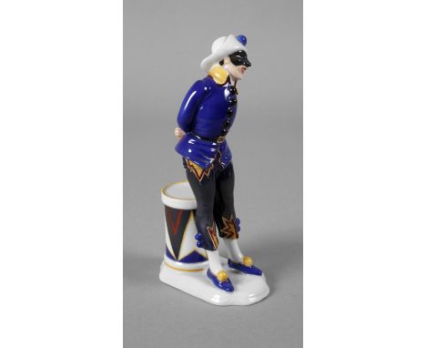 Rosenthal "Harlekin mit Trommel"Entwurf Constantin Holzer-Defanti um 1920, signiert, geprägte Modellnummer 61 und Ritzbuchsta