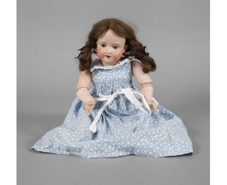 Armand Marseille PorzellankopfpuppeMädchen mit Kindergesicht, um 1900, gemarkt Armand Marseille Germany 390 A. 0. M., Biskuit