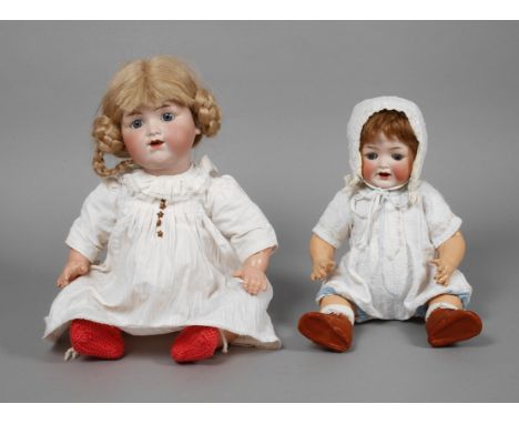 Zwei Porzellankopfpuppen als CharakterbabysArmand Marseille und Heubach-Köppelsdorf, um 1925/26, Mädchen gemarkt Armand Marse