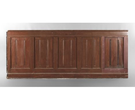 Wandvertäfelung aus einem alten Gasthaus, um 1920, halbhohe Wandverkleidung aus Nadelholz, braun gestrichen, die Kassettenfül