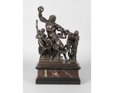 Antikenrezeption Laokoon-Gruppeum 1900, unsigniert, Gießerstempel "Fonderia Nelli Roma", Bronze dunkelbraun patiniert, Darste