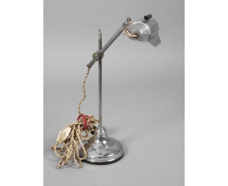 Schreibtischlampe Art décoFrankreich, 1920er Jahre, ungemarkt, getreppter Rundfuß, höhenverstellbarer und neigbarer Leuchtera