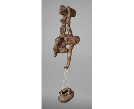 Wandvase als Affe1920er Jahre, gemarkt "Keramische Werkstätten Hummel, Meissen", graubrauner Scherben matt glasiert, guter Zu